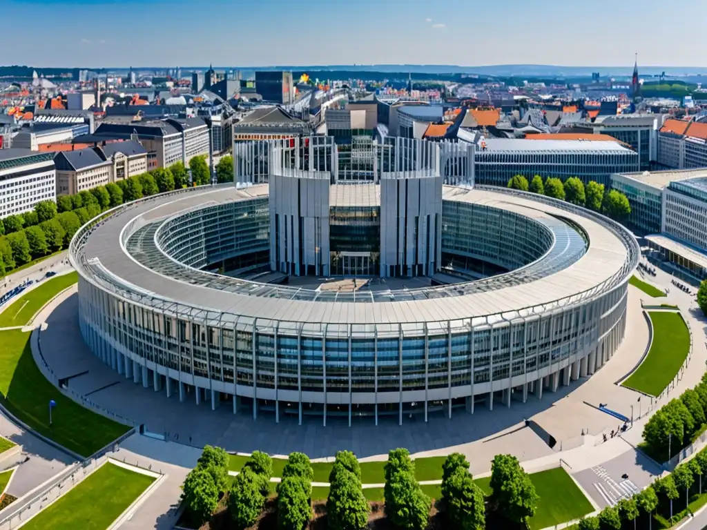 Imponente arquitectura del Parlamento Europeo en Bruselas, con cielo azul y vegetación, refleja el funcionamiento ETS UE comercio emisiones